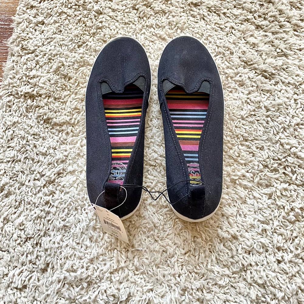 *Never worn* Cute slip on shoes (size 8)
